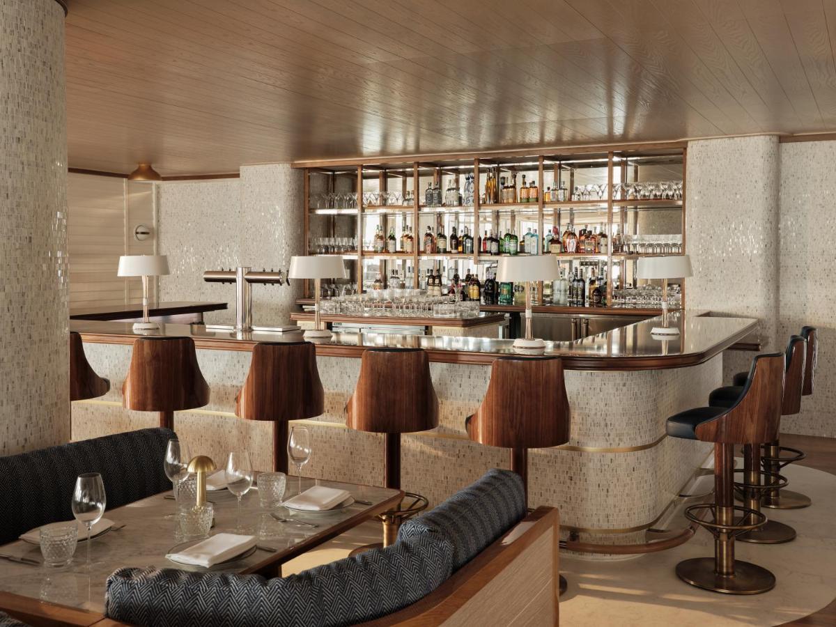 Four Seasons And Residences Lauderdale Hotel